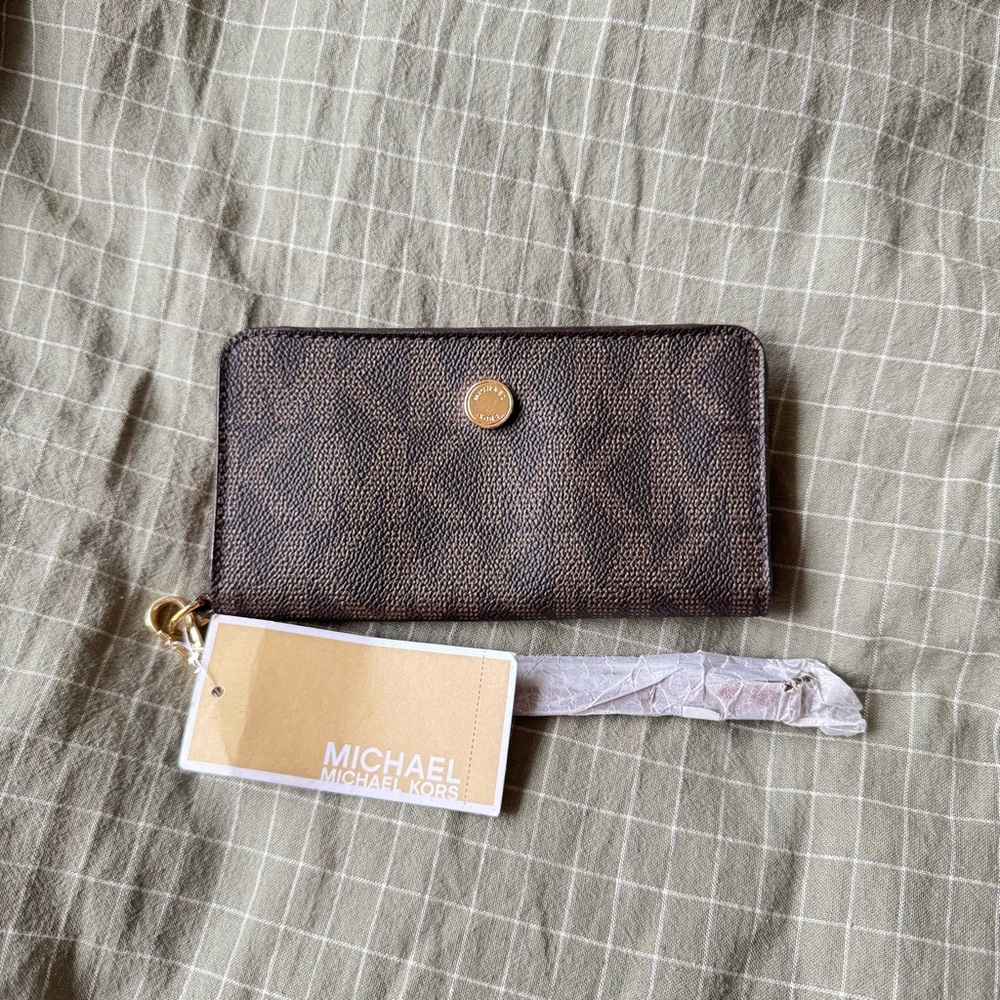 Michael Kors Slim Tech Wristlet